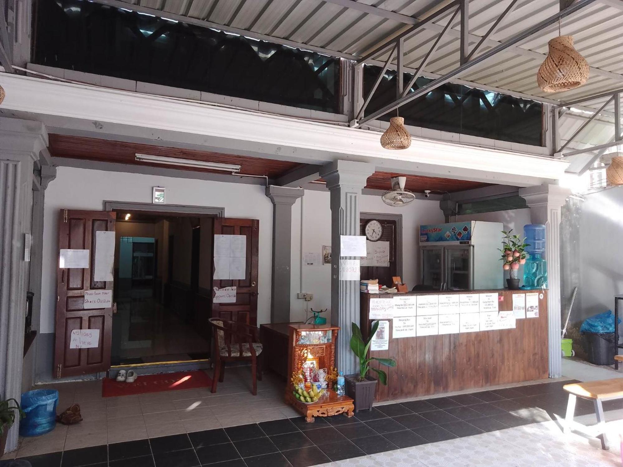 City Backpackers Center 루앙프라방 외부 사진
